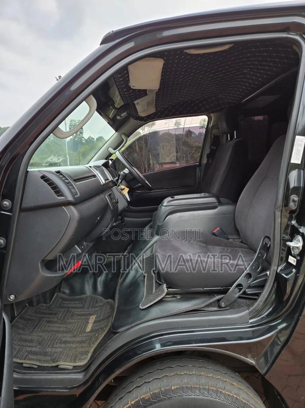 Toyota HiAce 2018 Black - thumbnail 15