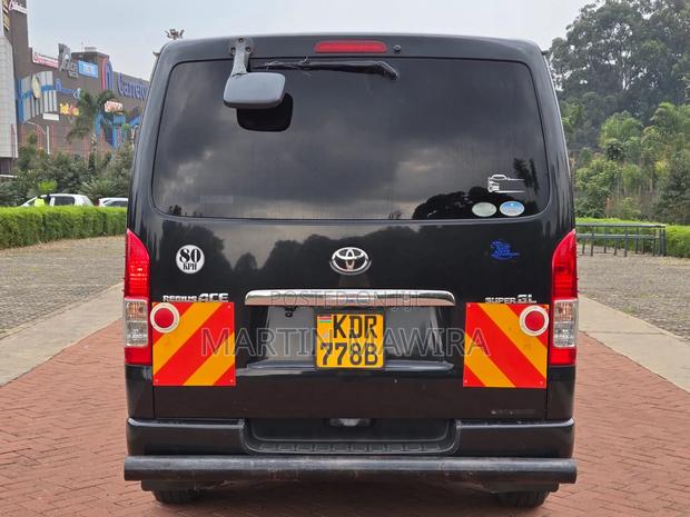 Toyota HiAce 2018 Black - thumbnail 7