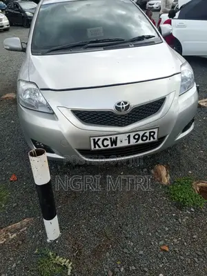 Toyota Belta 2012 Silver