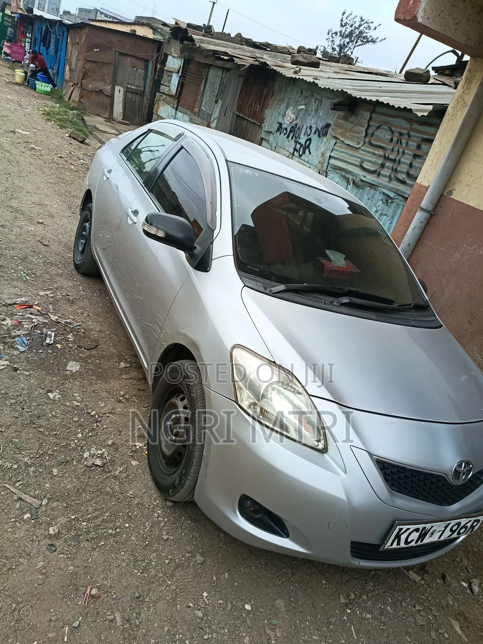 Toyota Belta 2012 Silver