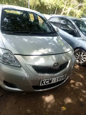 Toyota Belta 2012 Silver