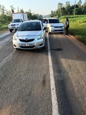 Toyota Belta 2012 Silver