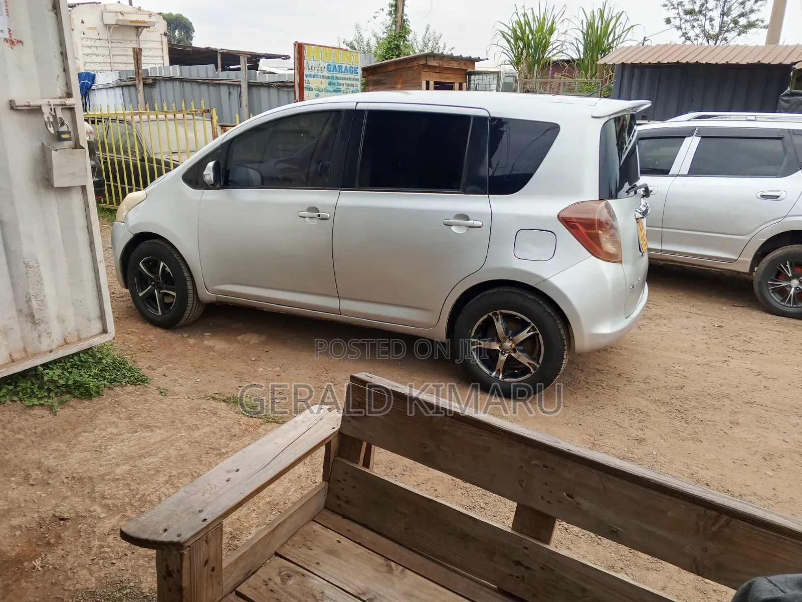 Toyota Ractis 2010 Silver
