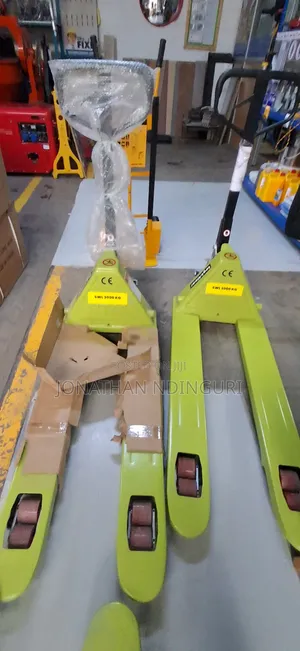 Titan Pallet Truck – Heavy-Duty Material Handling Equipment