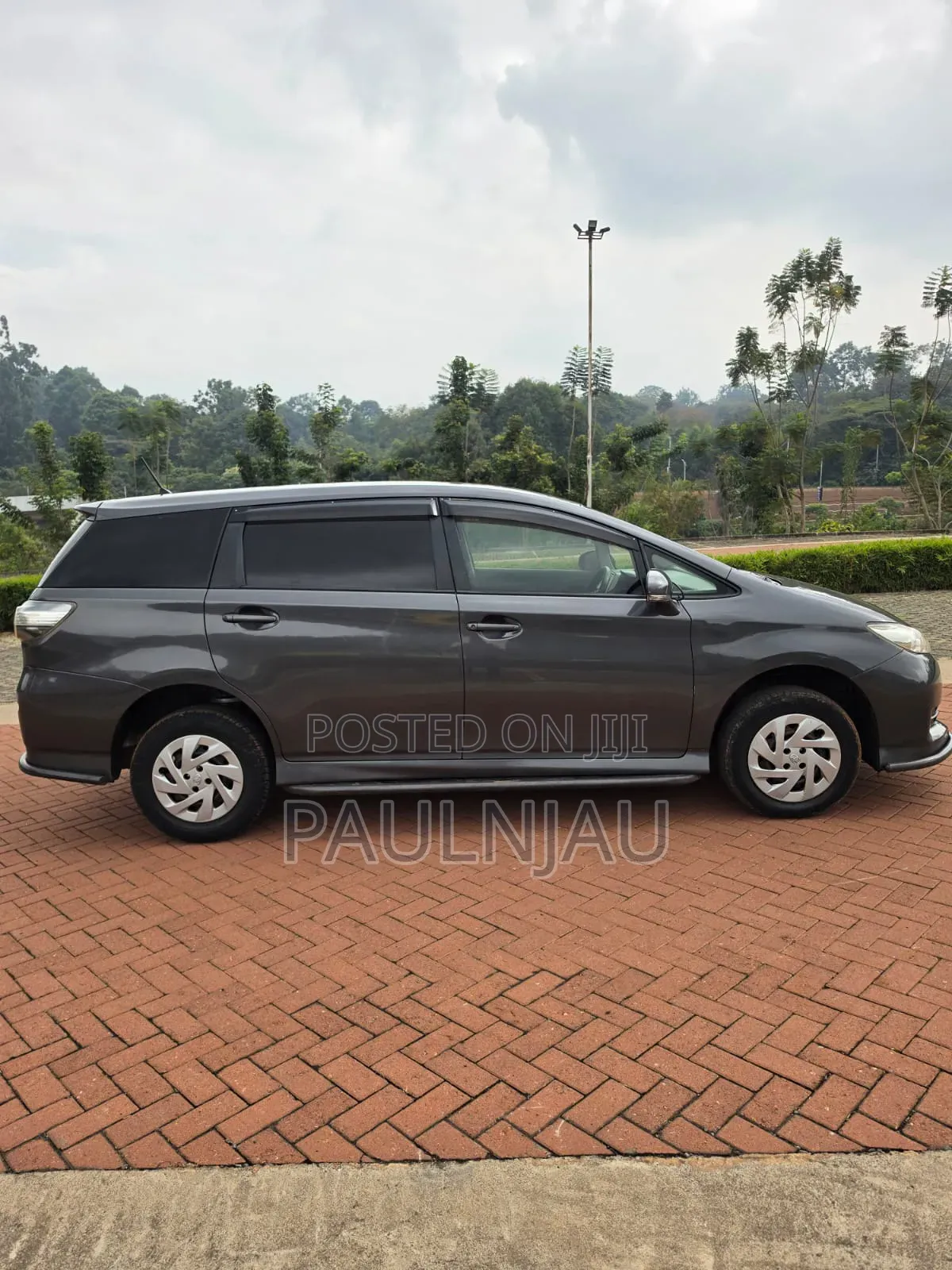 Toyota Wish 2013