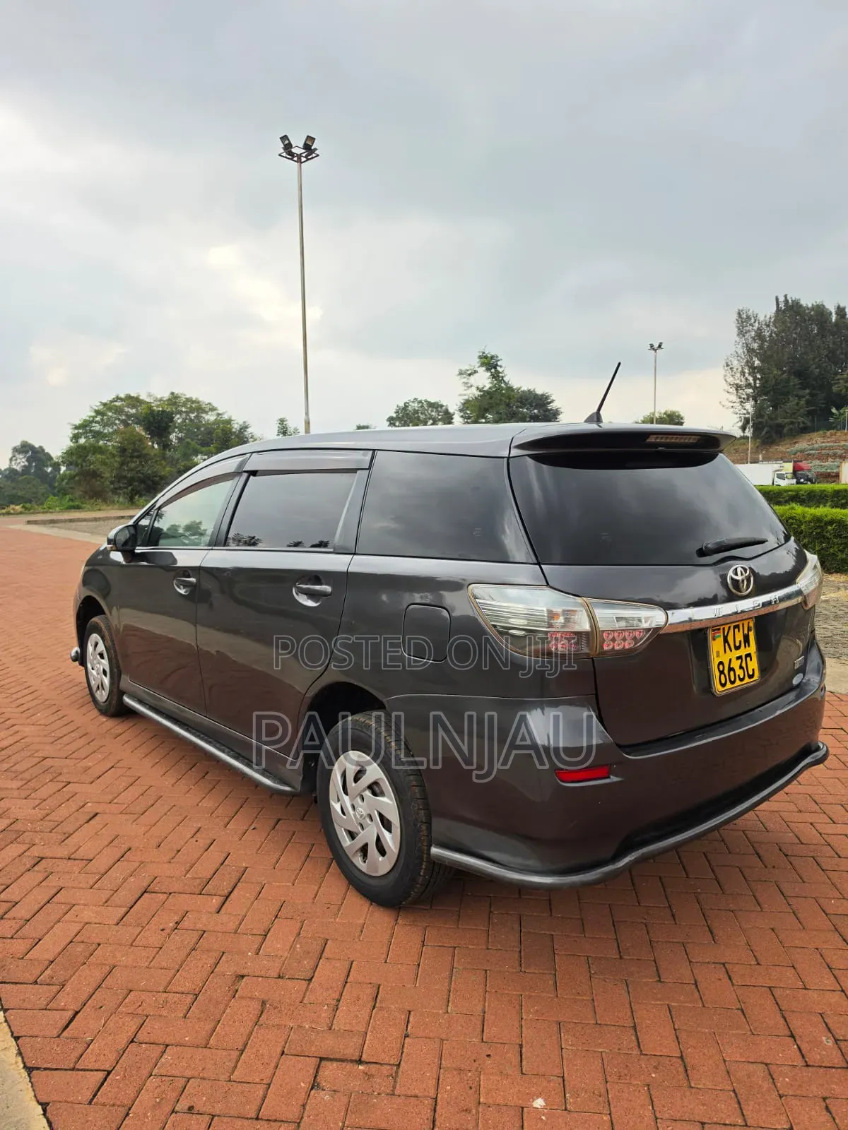 Toyota Wish 2013