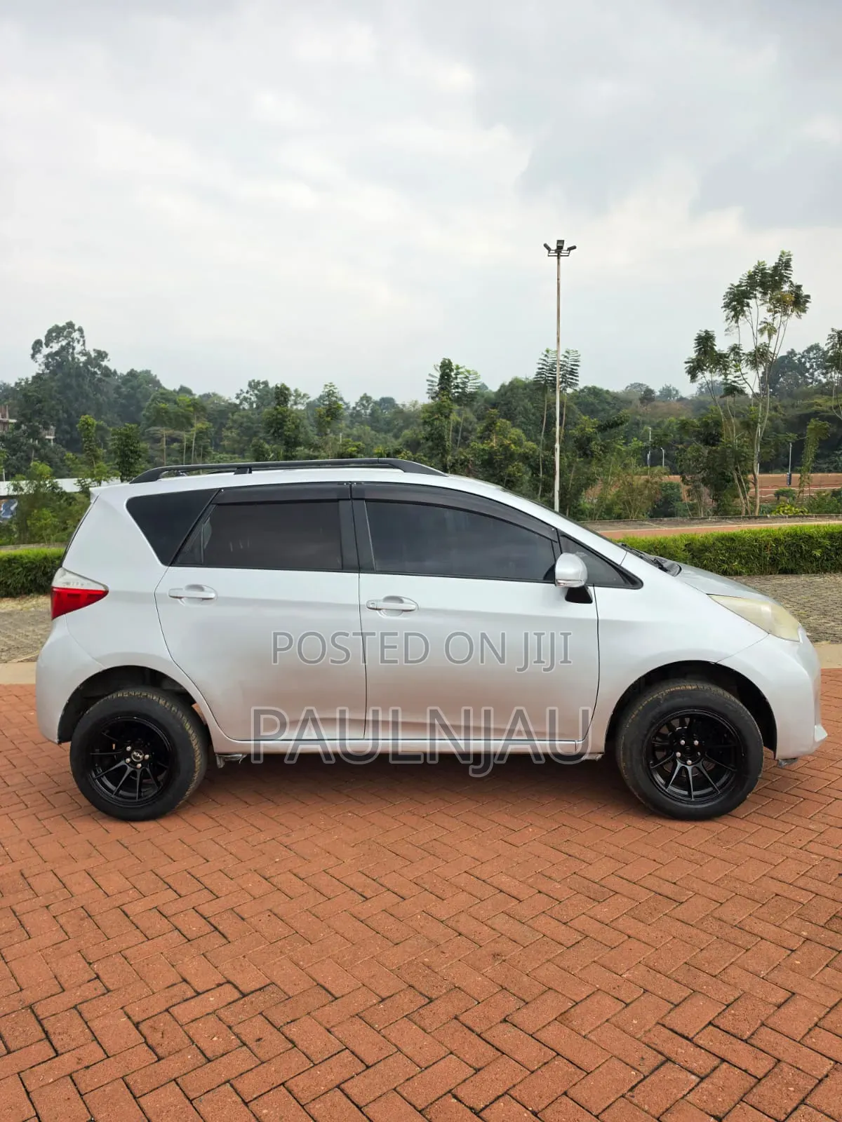 Toyota Ractis 2013