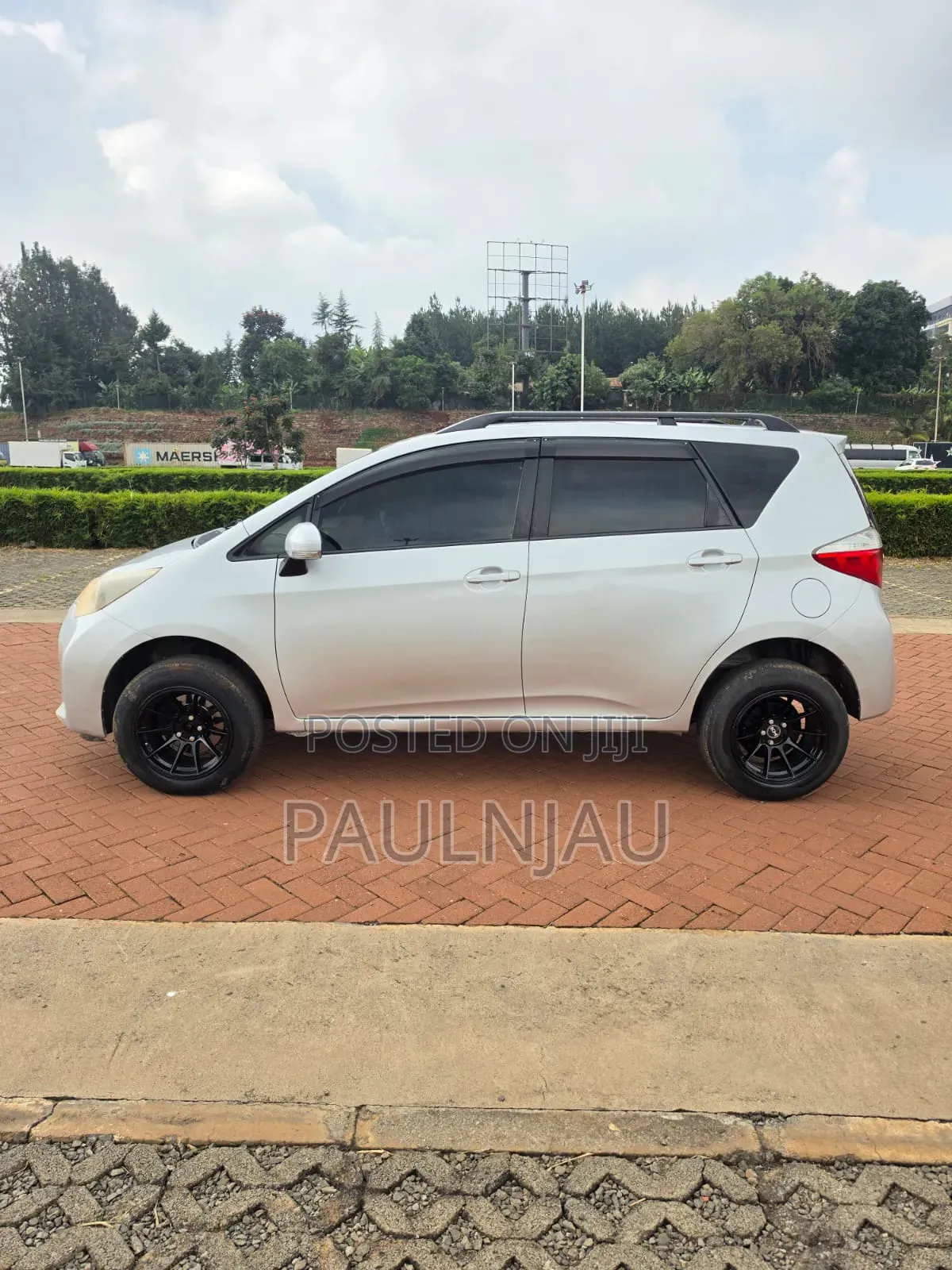 Toyota Ractis 2013