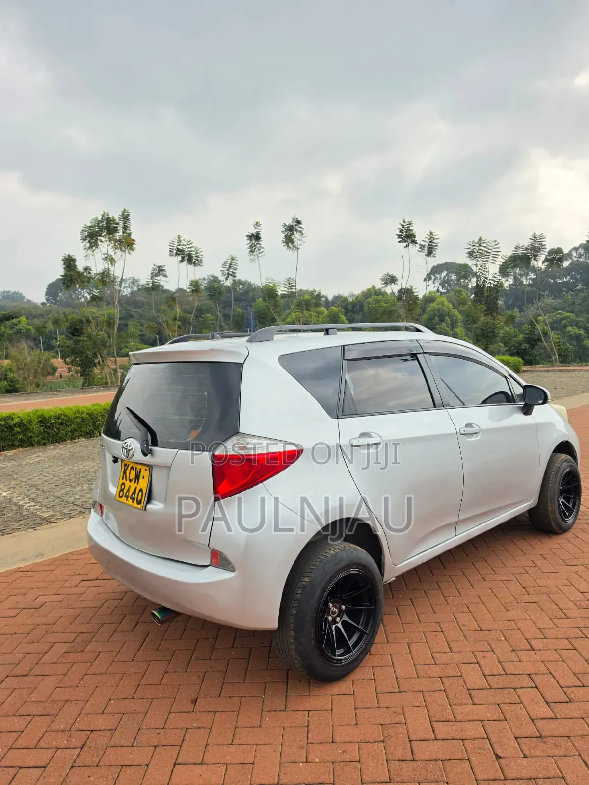 Toyota Ractis 2013