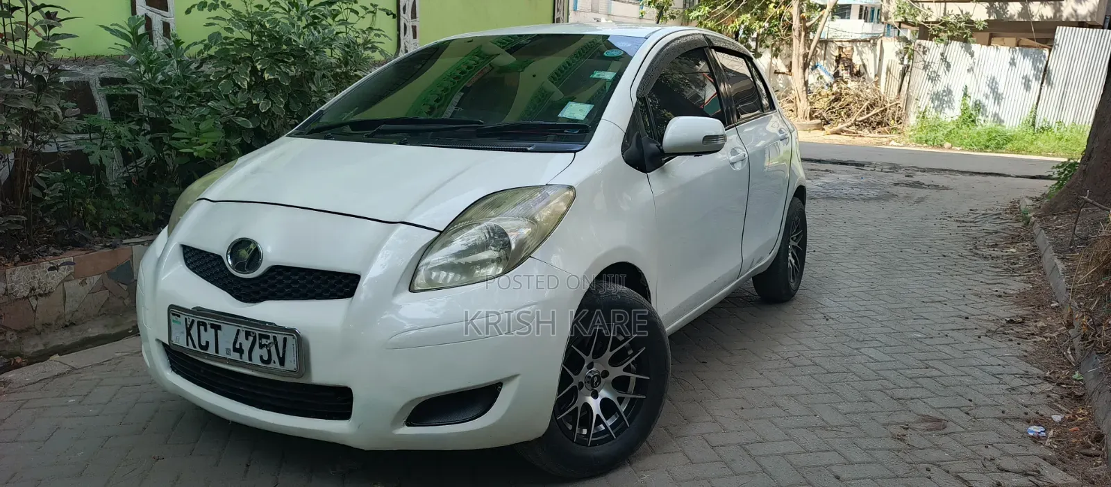 Toyota Vitz 2011 White
