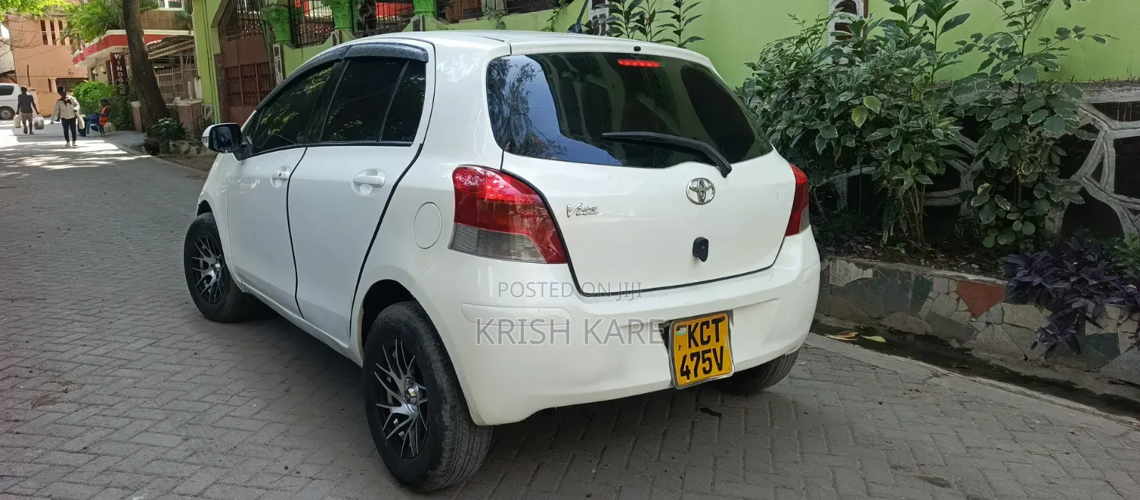 Toyota Vitz 2011 White
