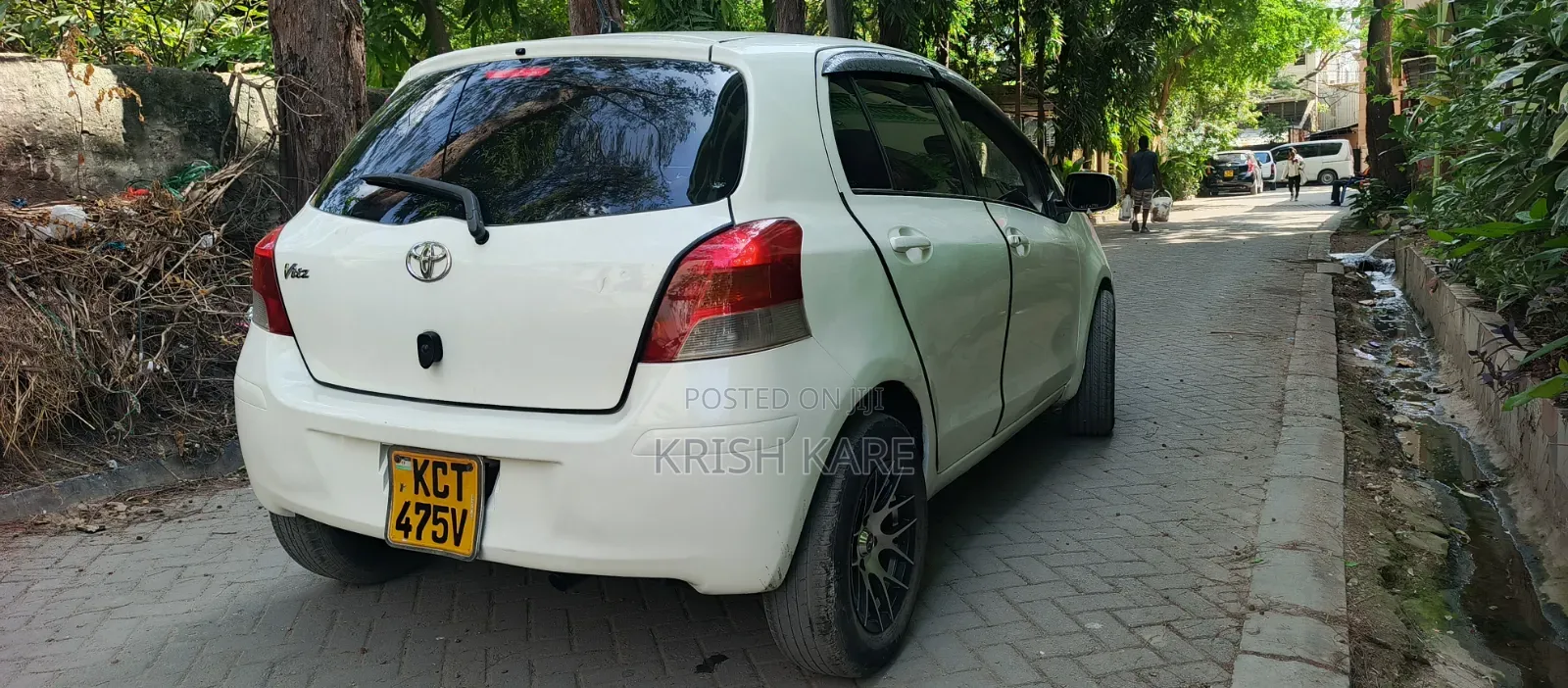 Toyota Vitz 2011 White