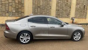 Volvo S60 T4 Momentum 2019 Beige