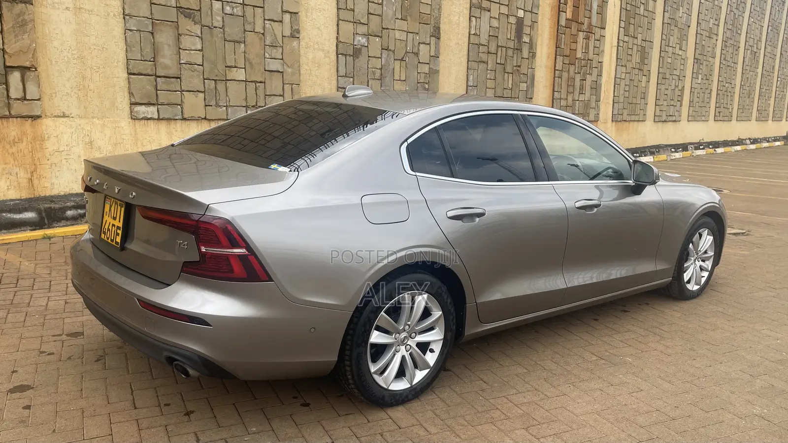 Volvo S60 T4 Momentum 2019 Beige