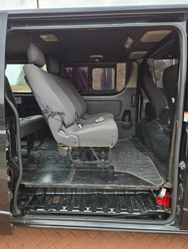 Toyota HiAce 2018 Black - thumbnail 12