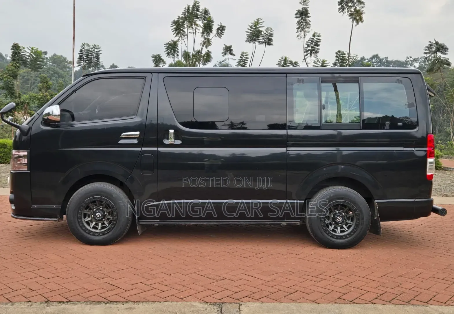 Toyota HiAce 2018 Black