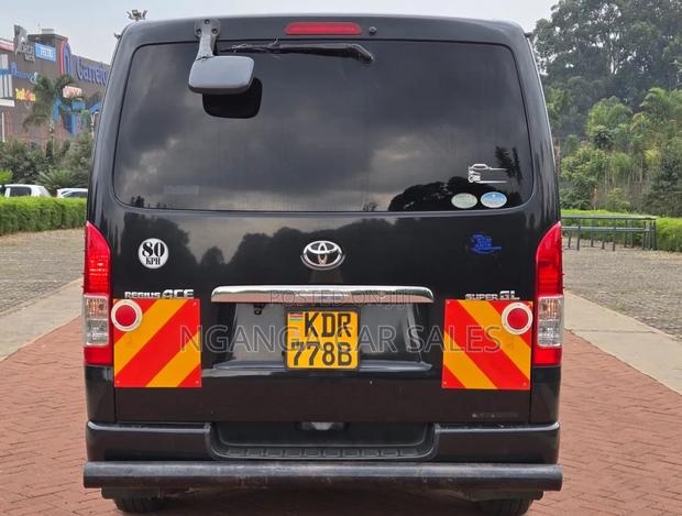 Toyota HiAce 2018 Black - thumbnail 15