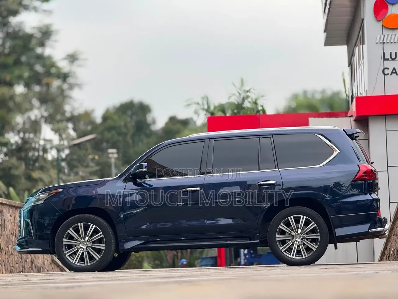 Lexus LX 2016 Blue