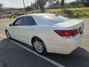 Toyota Crown 2016 White