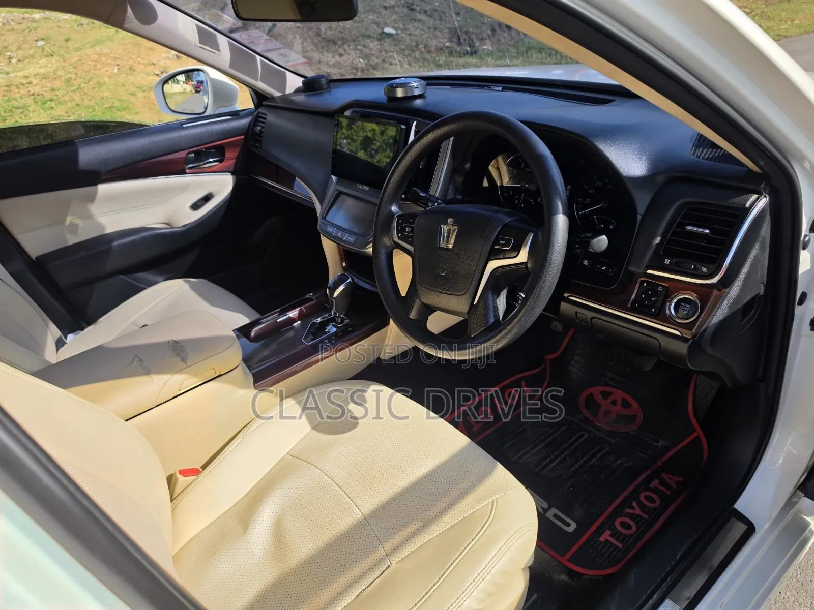 Toyota Crown 2016 White
