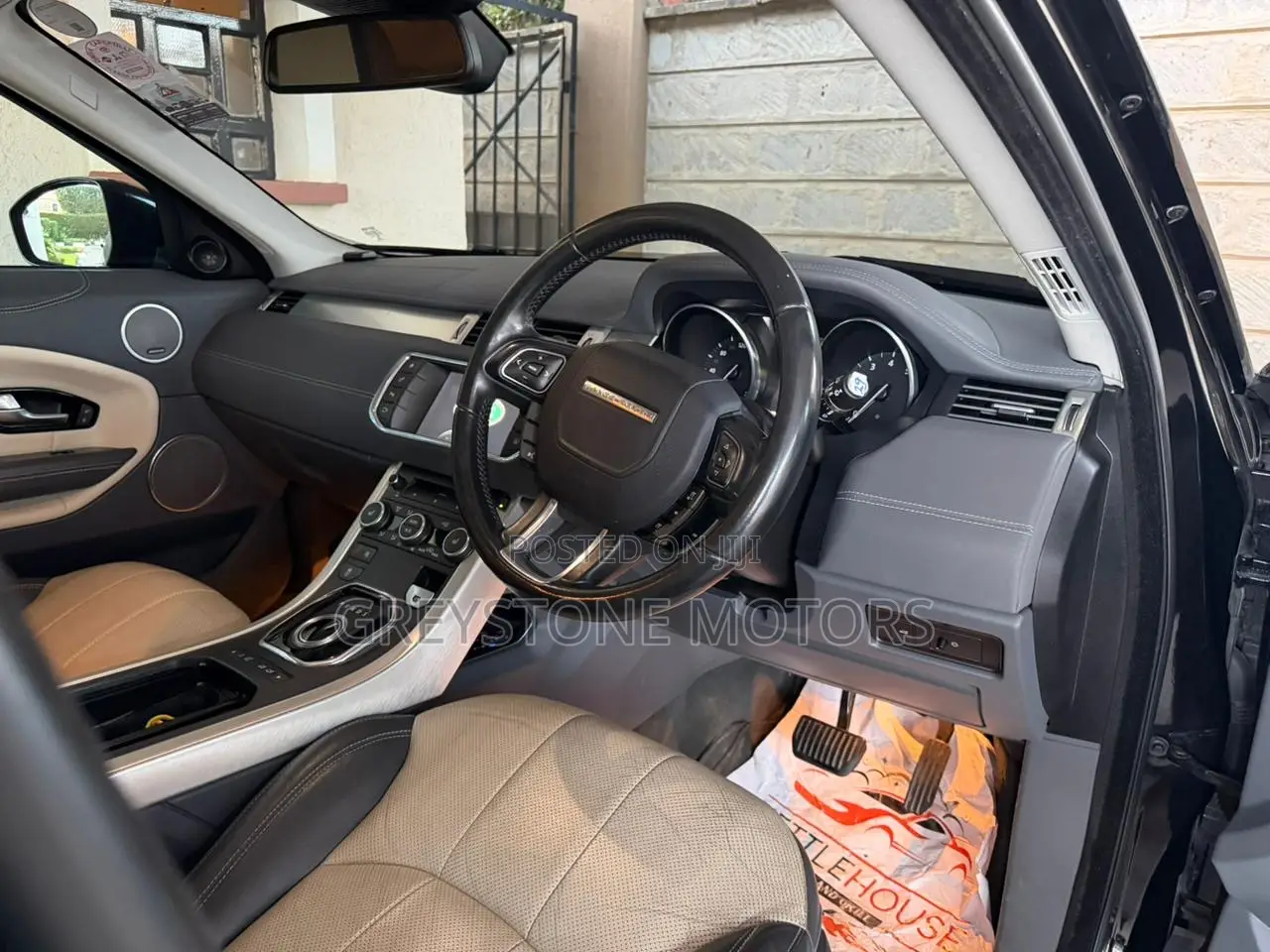 Land Rover Range Rover Evoque HSE 5dr 4x4 (2.0L 4cyl 9A) 2016 Black
