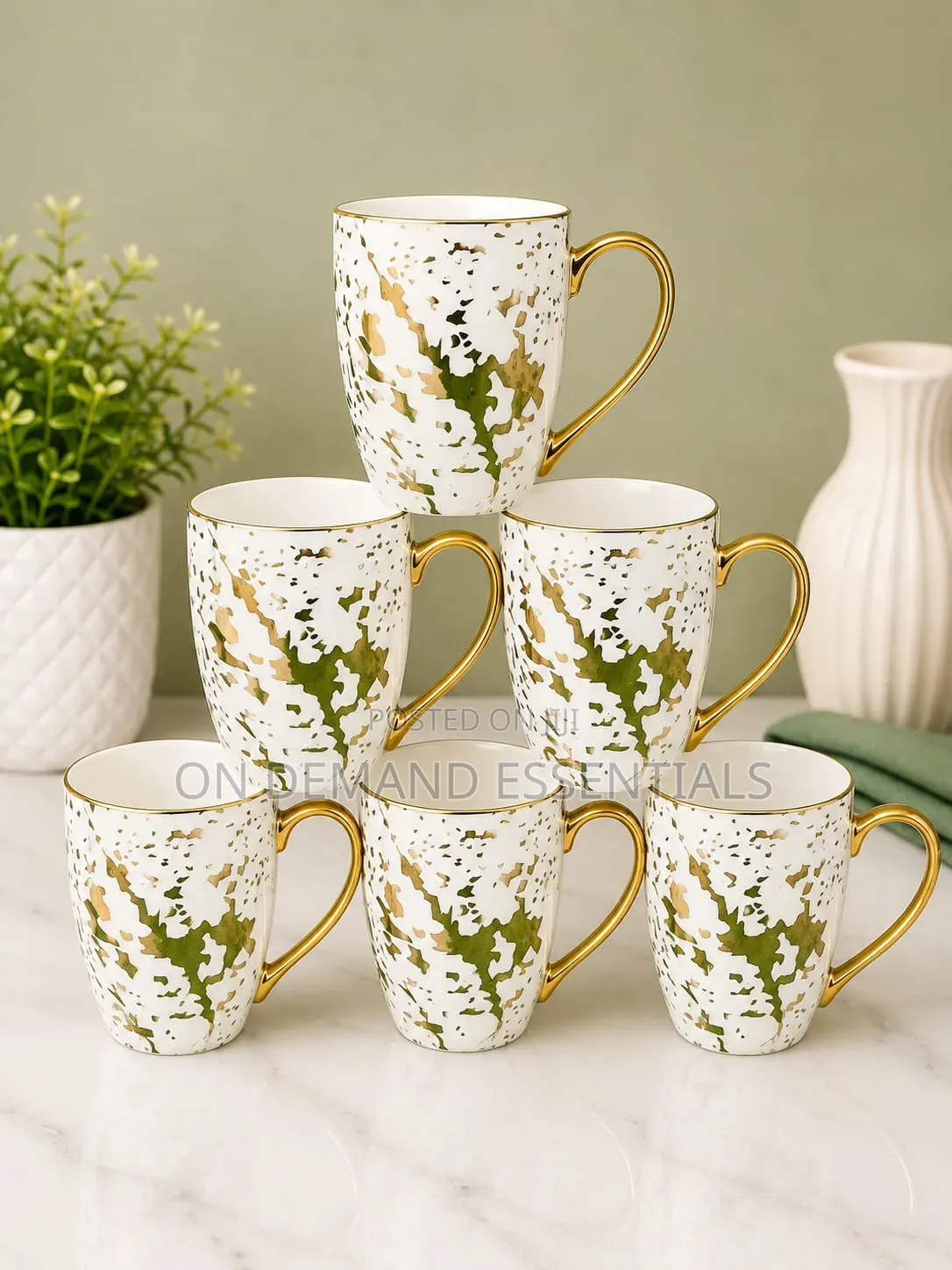 A Set of 6 Mugs
With Gold Touch
High Quality