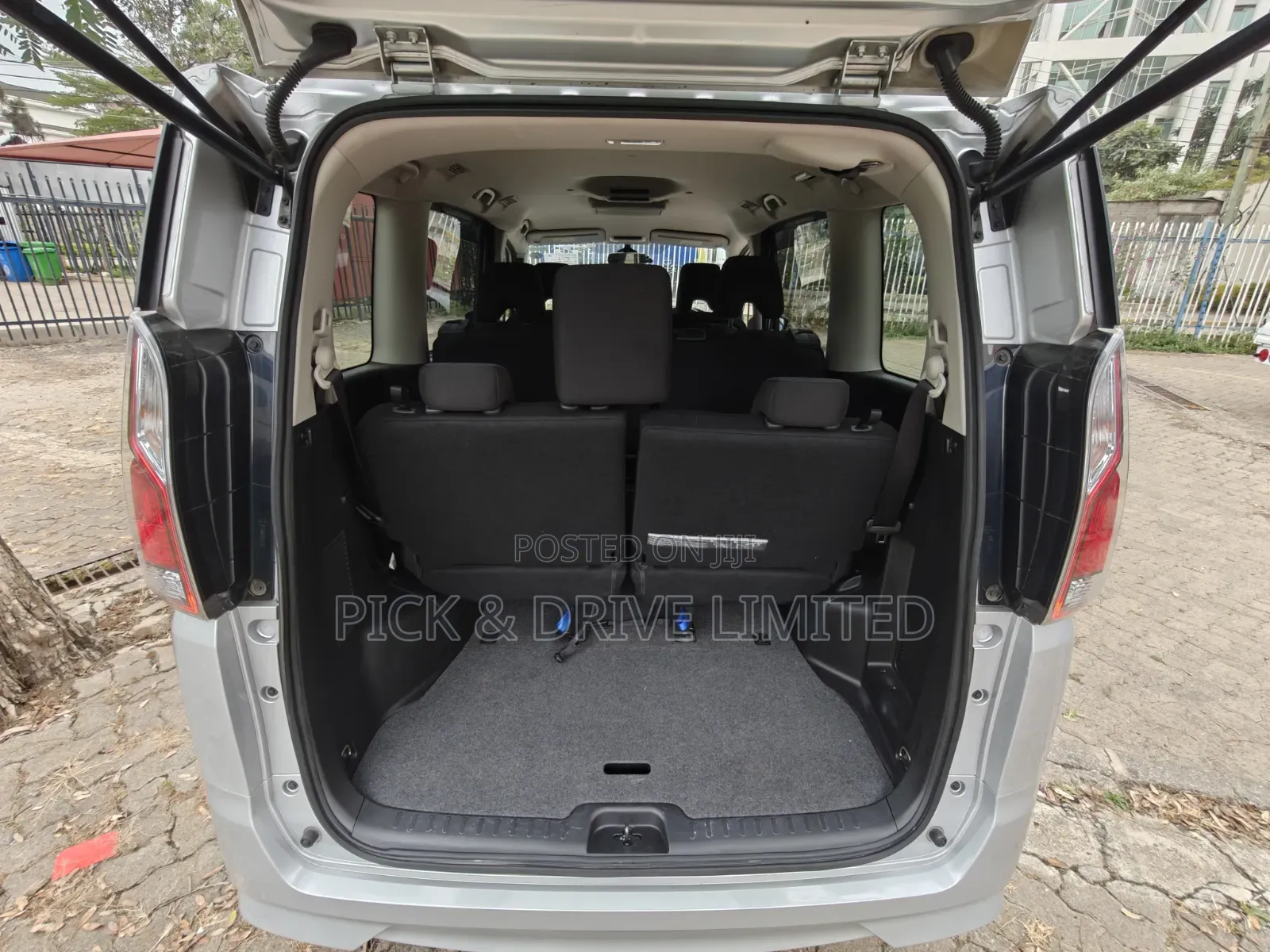 Nissan Serena 2019 Silver