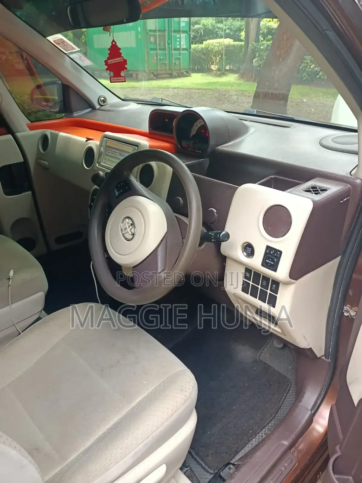 Toyota Spade 2014 Brown