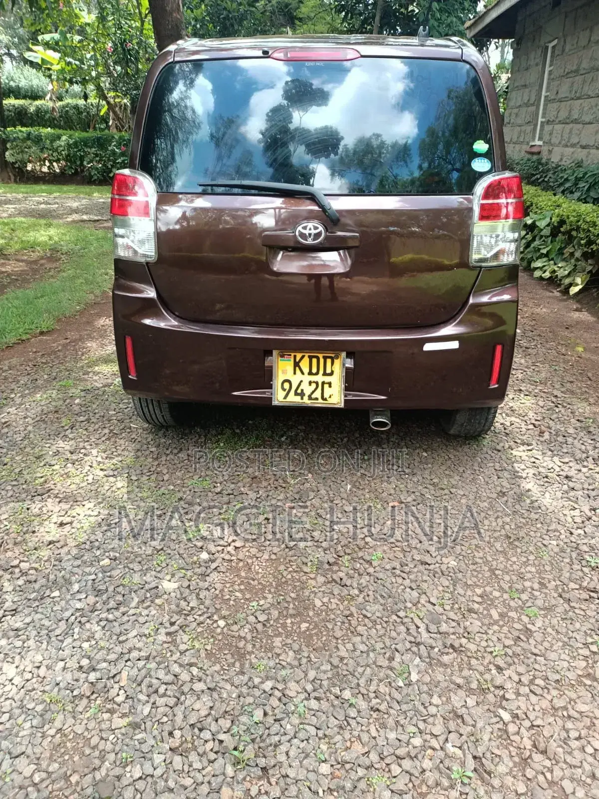 Toyota Spade 2014 Brown