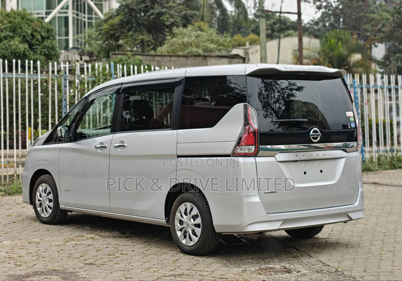 Nissan Serena 2019 Silver