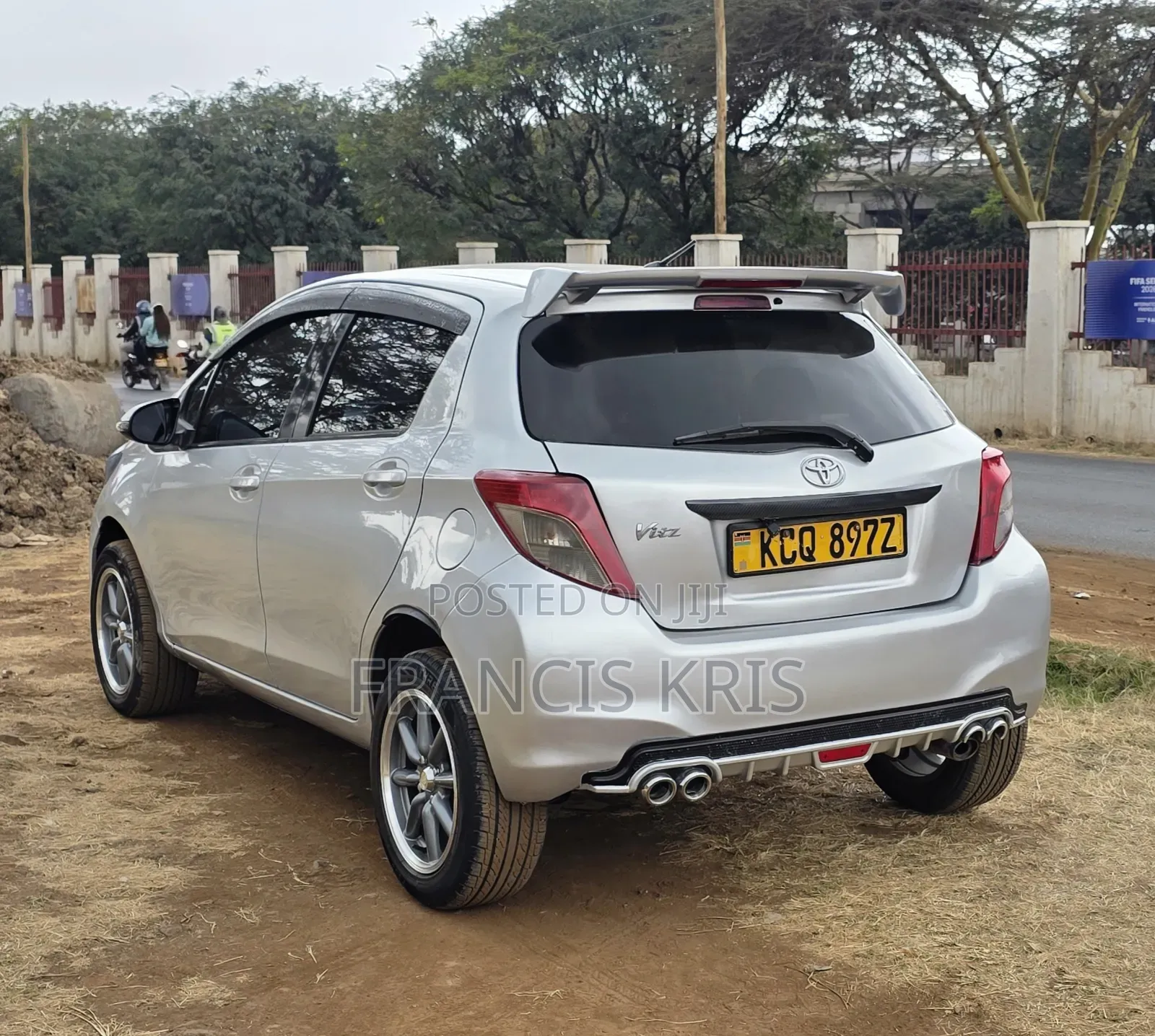 Toyota Vitz 2011 Silver