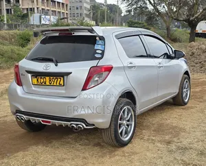 Toyota Vitz 2011 Silver