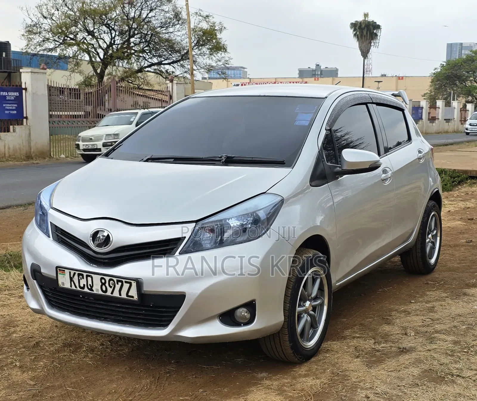 Toyota Vitz 2011 Silver