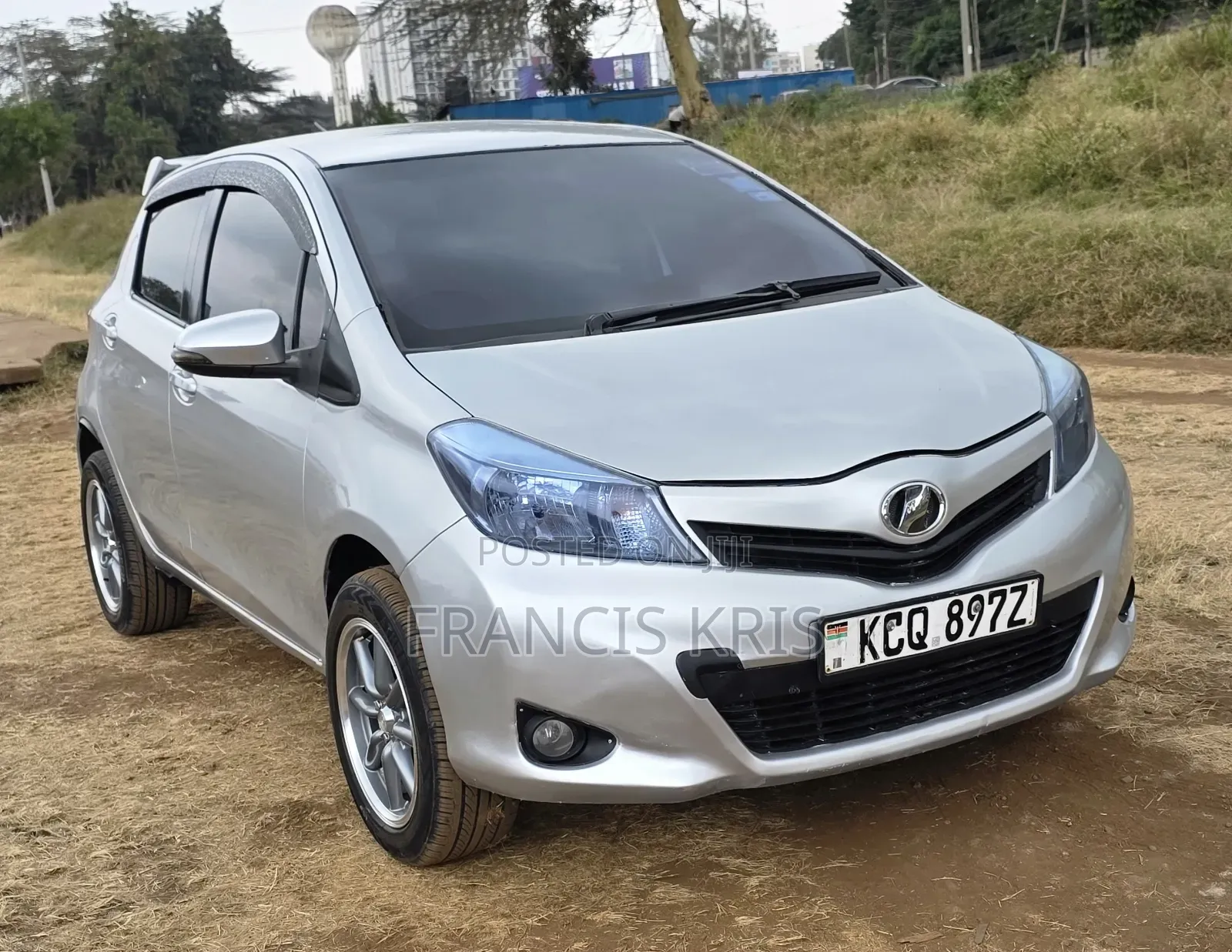 Toyota Vitz 2011 Silver
