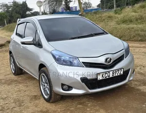 Toyota Vitz 2011 Silver