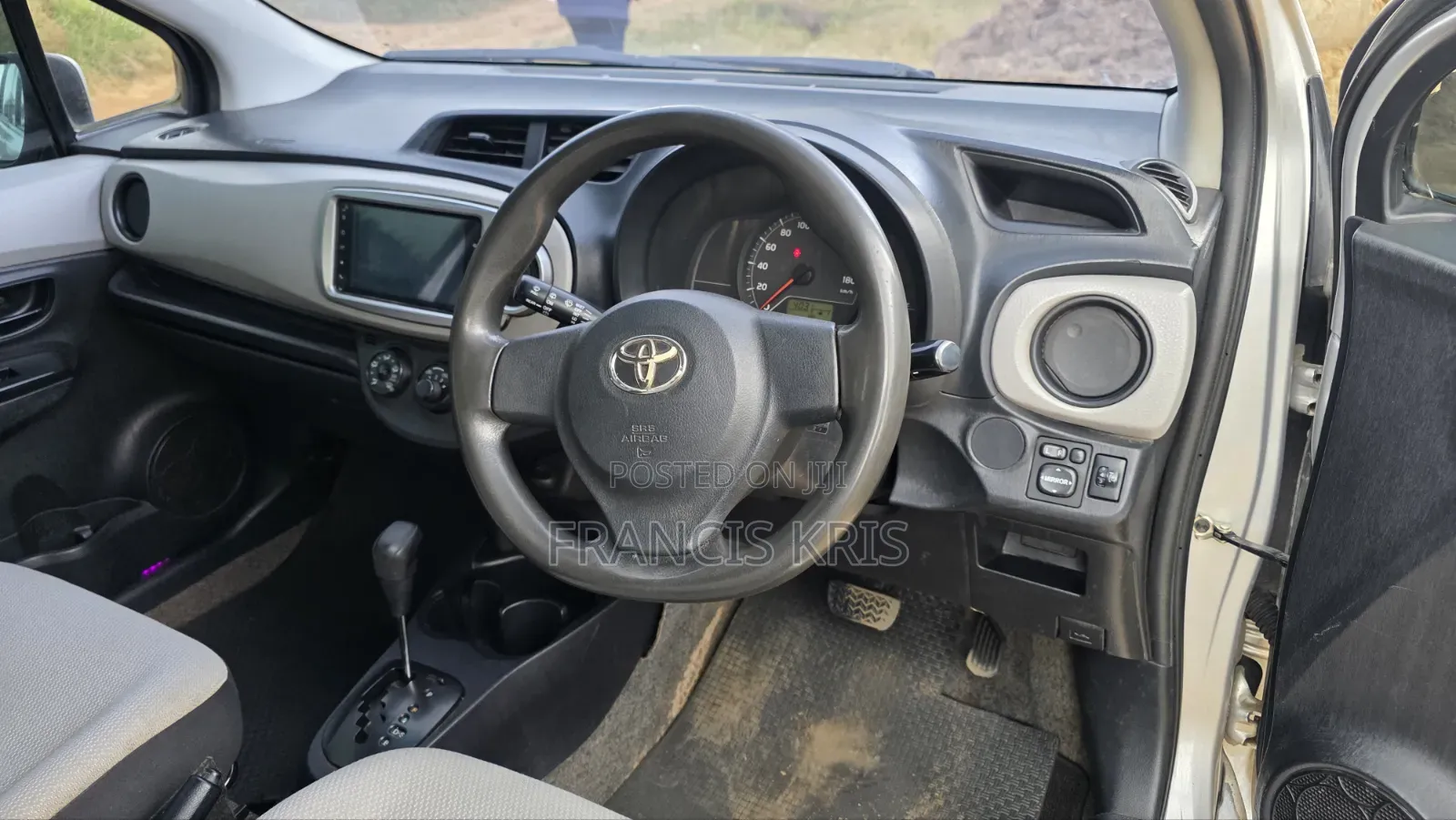 Toyota Vitz 2011 Silver