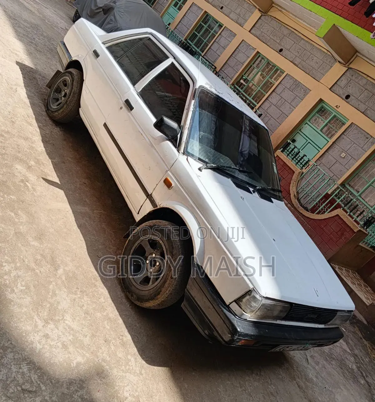 Nissan Sunny 2000 White