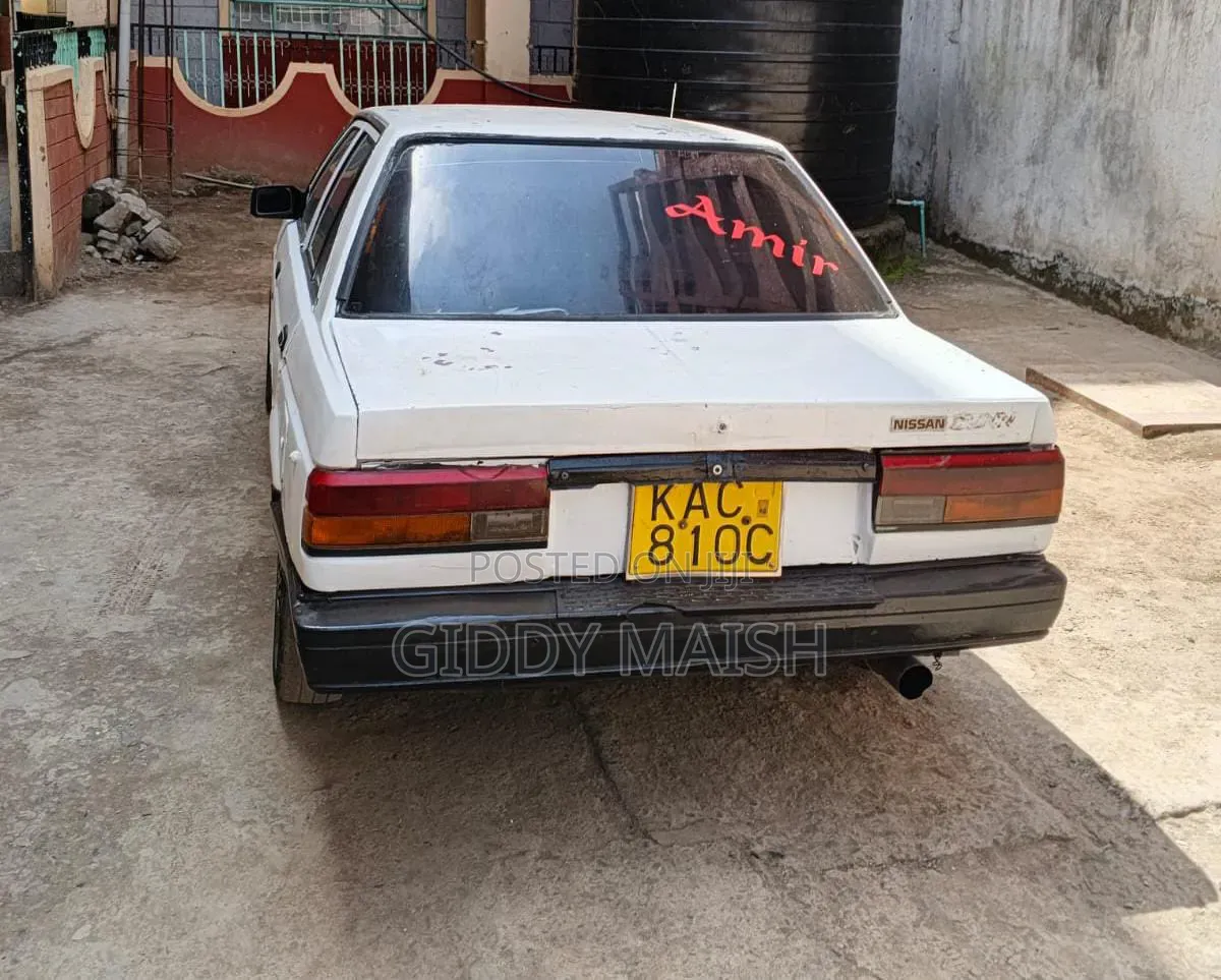 Nissan Sunny 2000 White