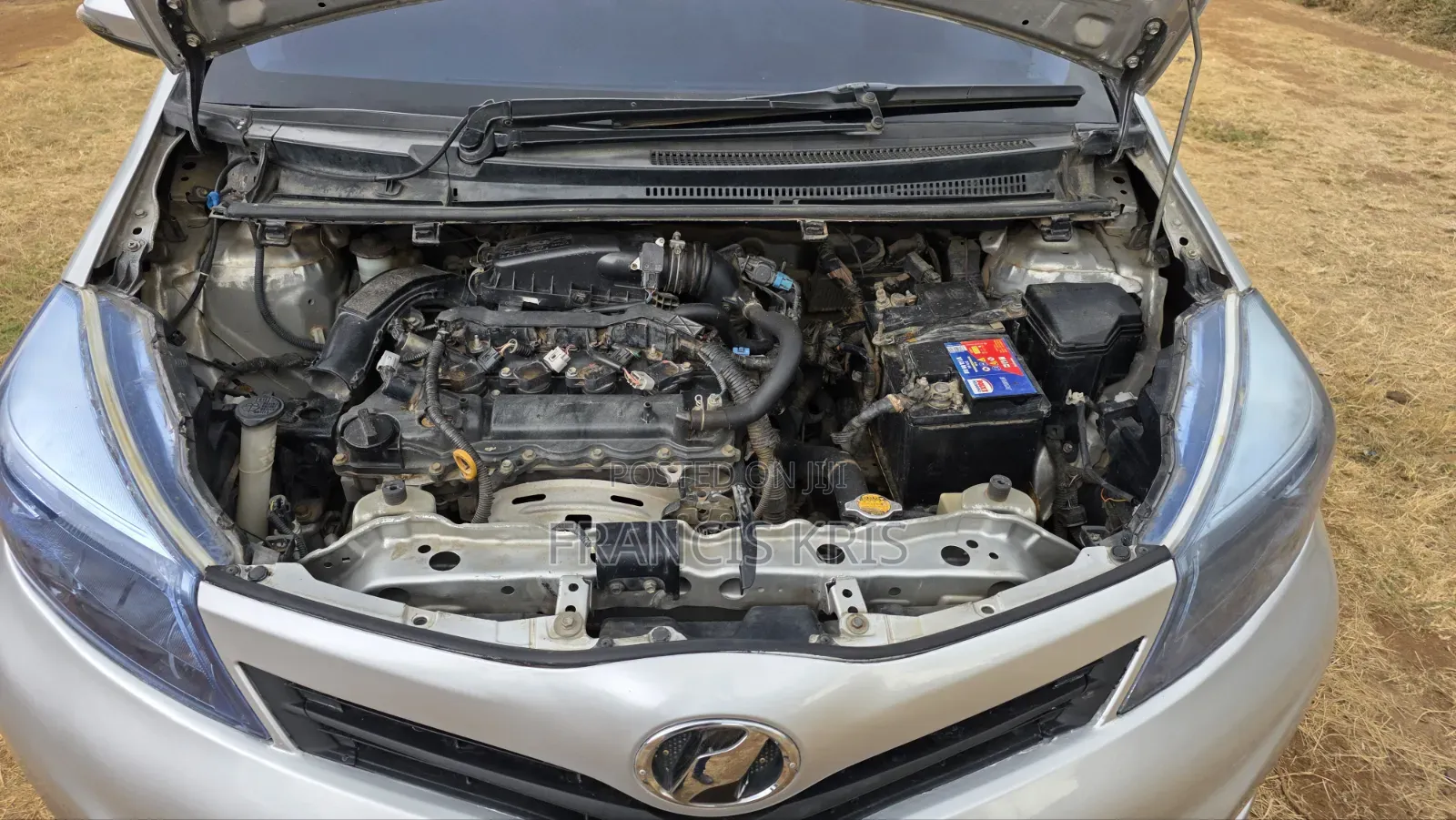 Toyota Vitz 2011 Silver