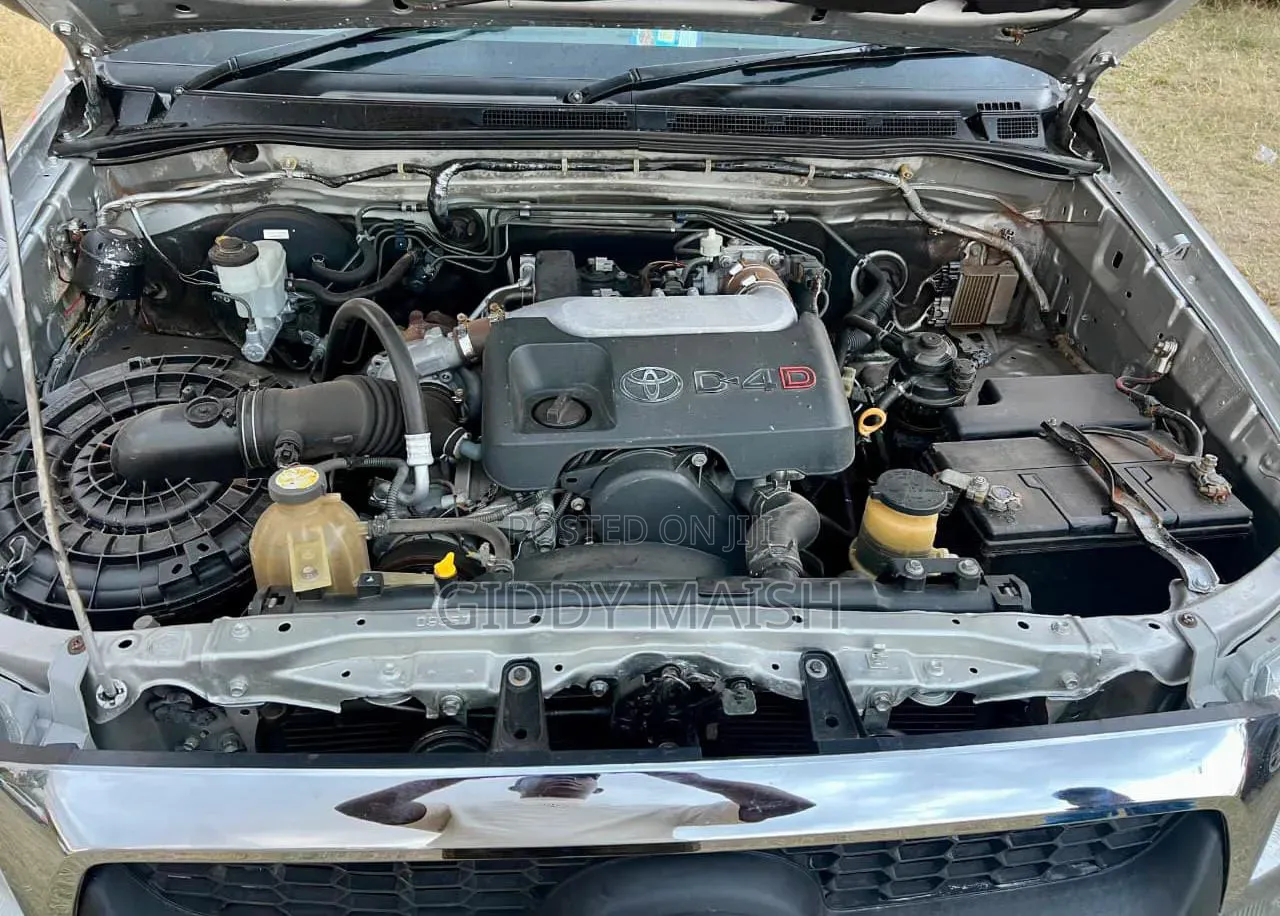 Toyota Hilux 2013 Silver