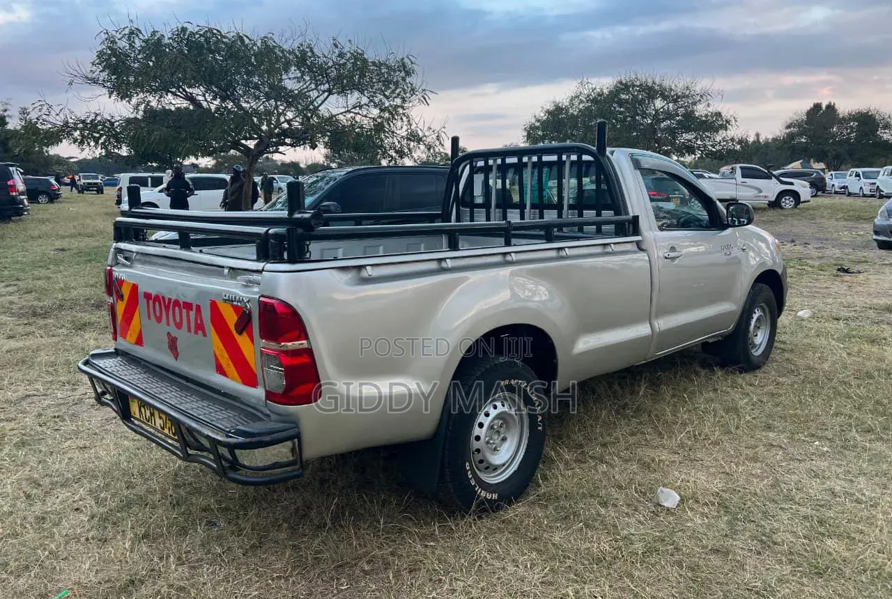 Toyota Hilux 2013 Silver