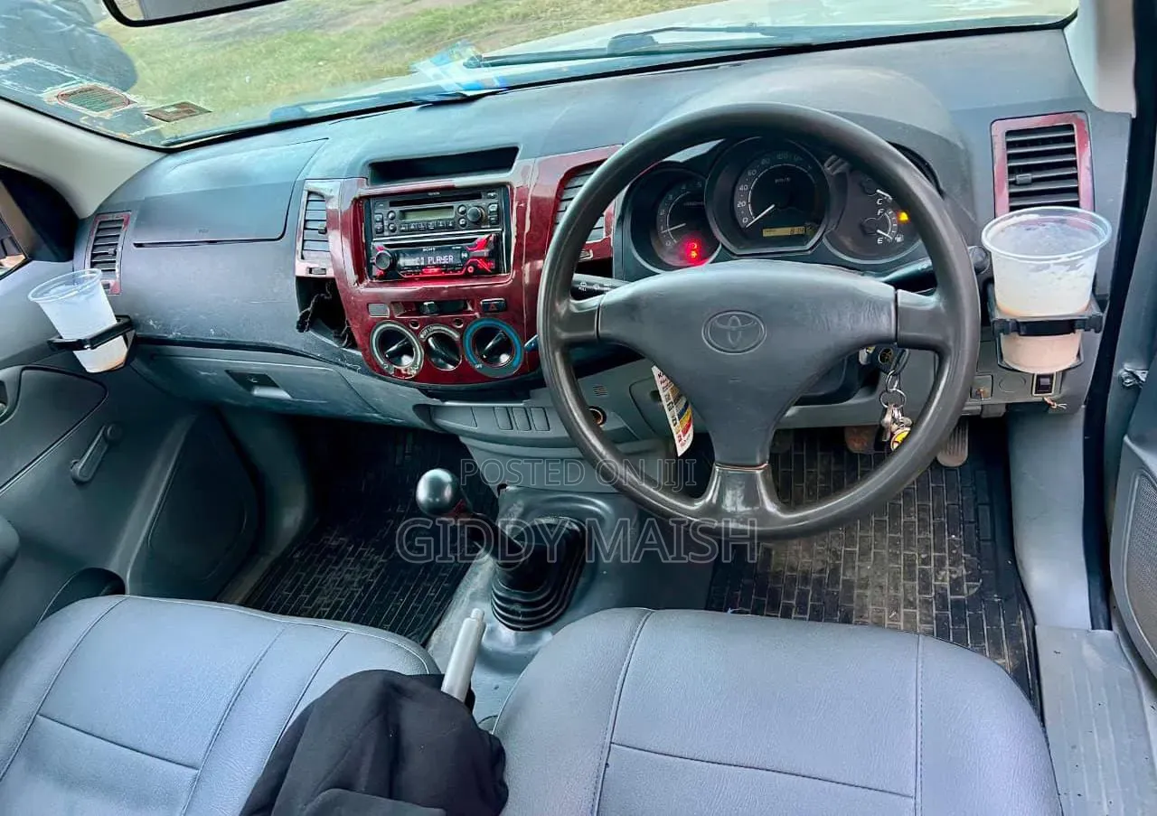 Toyota Hilux 2013 Silver