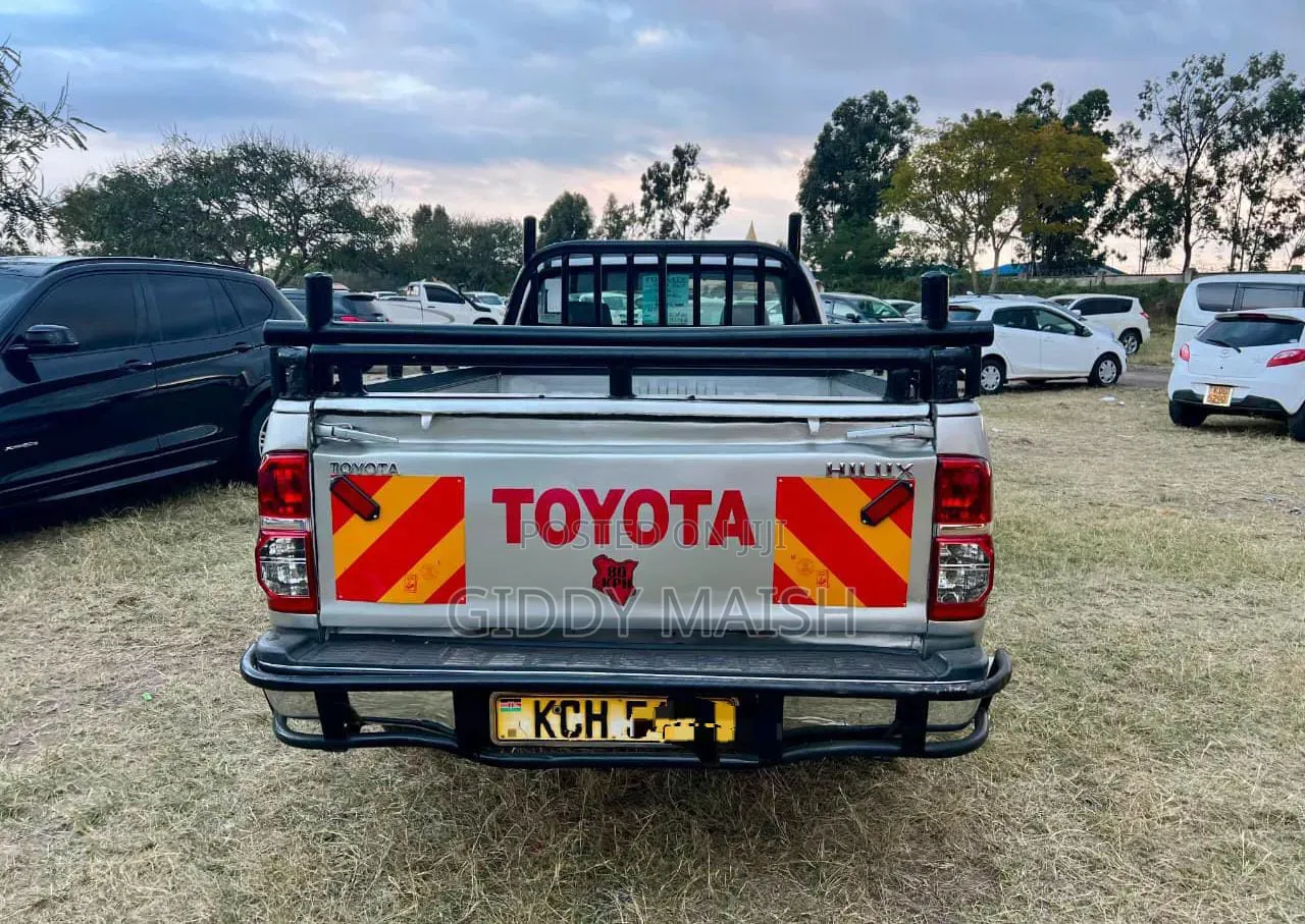 Toyota Hilux 2013 Silver