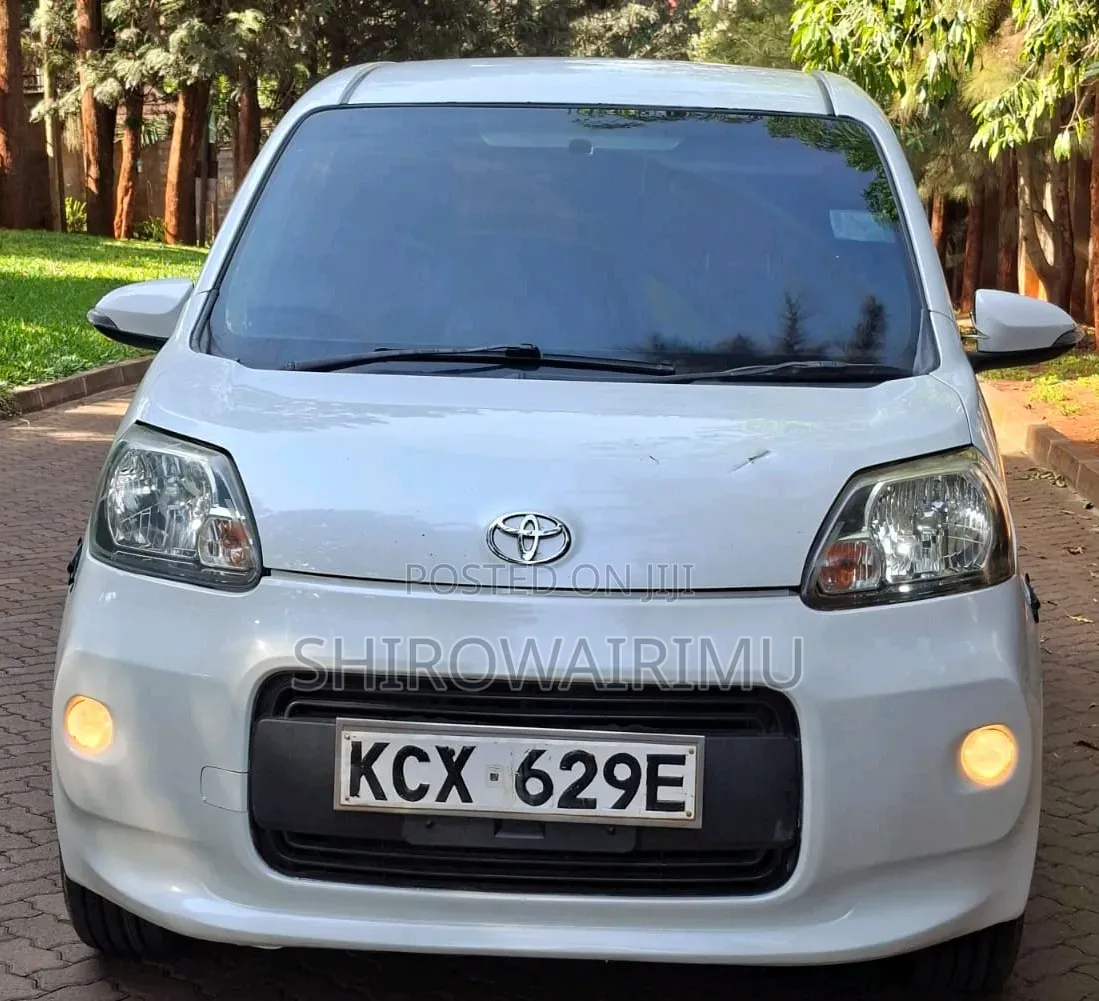 Toyota Porte 2012 Pearl
