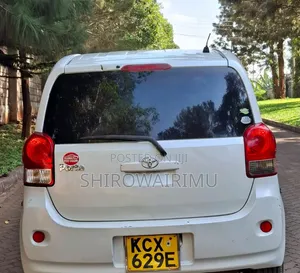 Toyota Porte 2012 Pearl