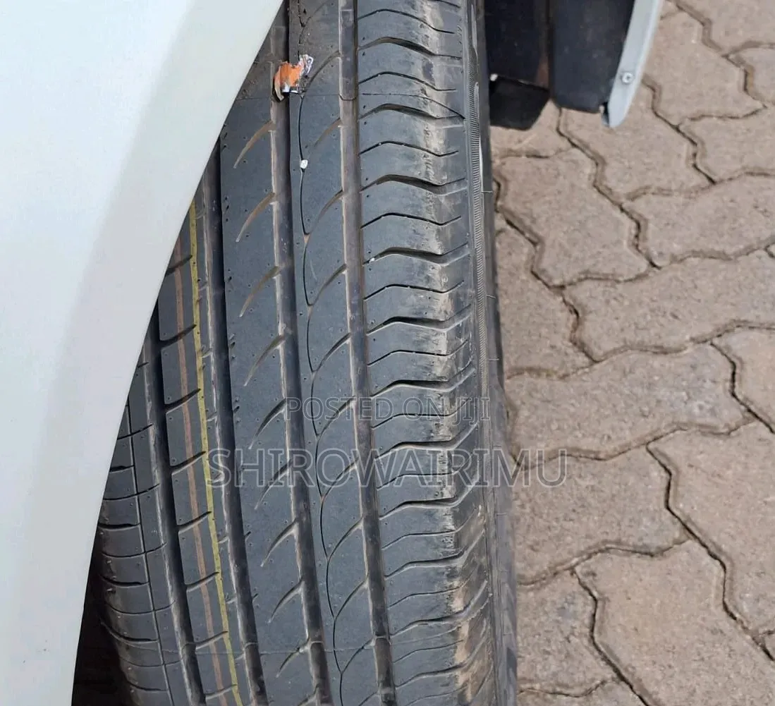Toyota Porte 2012 Pearl