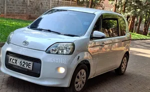 Toyota Porte 2012 Pearl