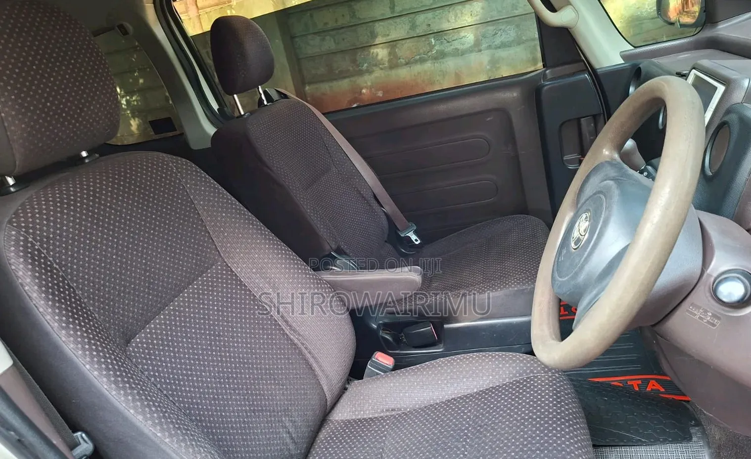 Toyota Porte 2012 Pearl
