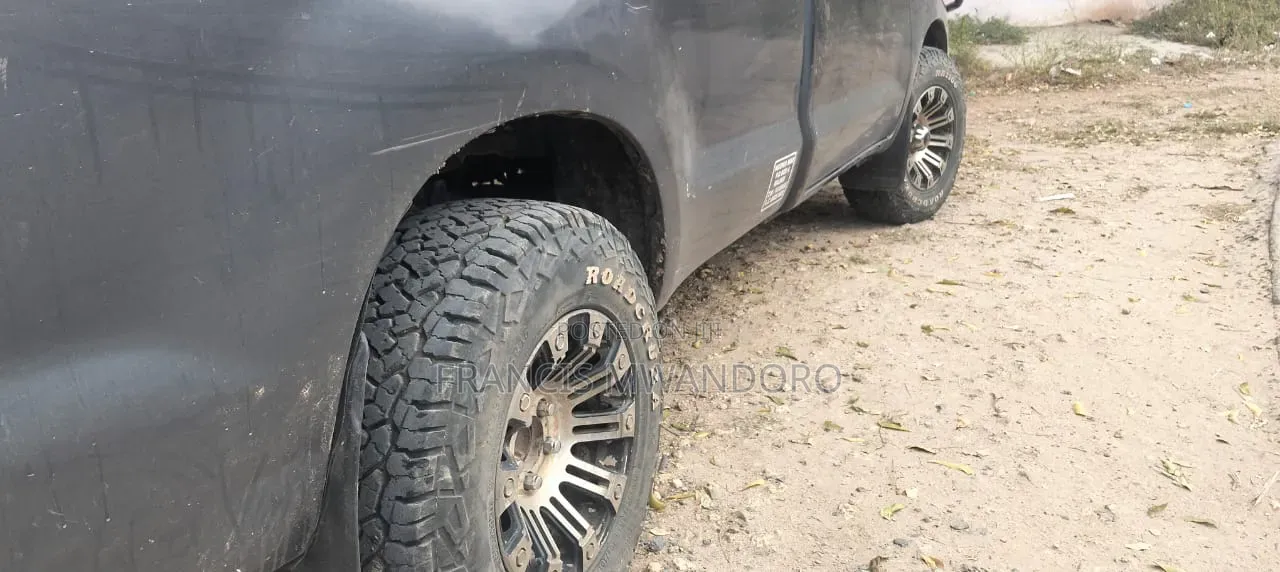 Toyota Hilux 2013 Gray