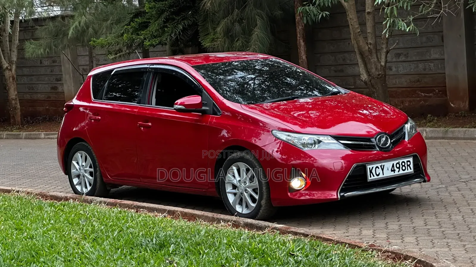 Toyota Auris 2014 Red